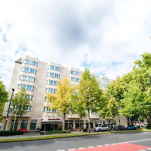 4* מלון Leonardo Center